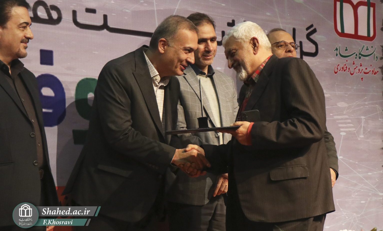 1404-10-01-hafteye-pajohesh-05-1-1536x1026